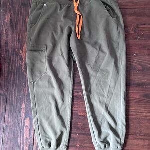 Olive green jogger Zamora